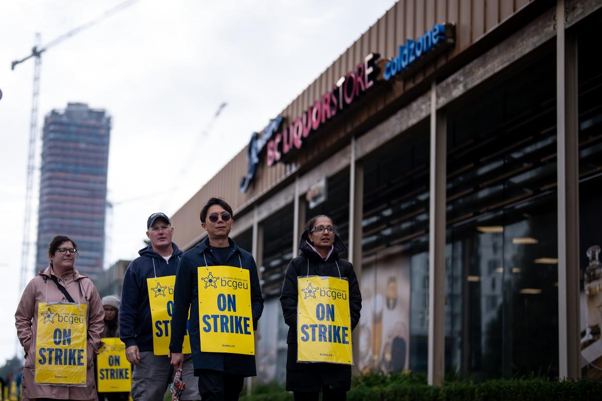 BC Public Service Workers Agree to Non-Binding Mediation With Province After Striking for 7 Weeks