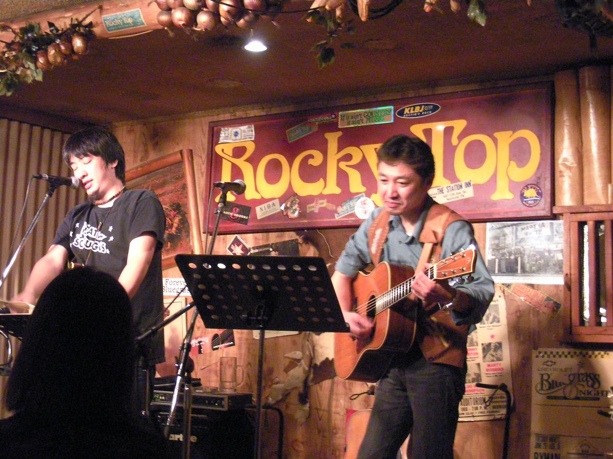 Bluegrass musicians performing at Rocky Top in Giza, Tokyo. (<a href="https://www.flickr.com/photos/jonathancharles/">Jonathan Haynes</a>/<a href="https://creativecommons.org/licenses/by-sa/2.0/deed.en" target="_blank" rel="nofollow noopener">CC BY-SA 2.0</a>)