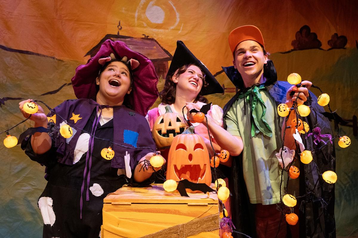 (L–R) Cow (Nikki Prodes), Pig (Felicia Niebel), and Duck (Tyler Meyer) are ready to celebrate Halloween, in "Click, Clack, Boo! A Tricky Treat." (Josh Bernaski)