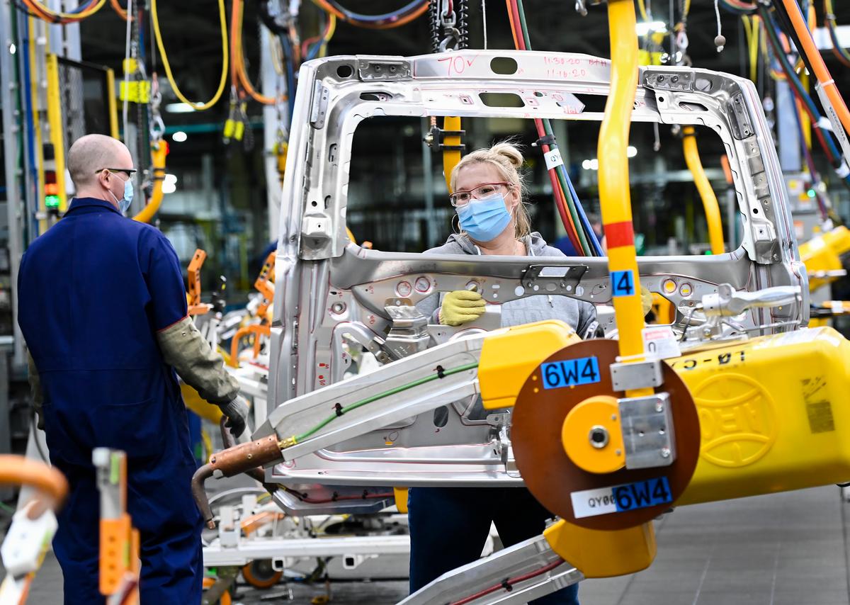 Automakers Association Calls Ottawa’s Tariffs on GM and Stellantis an ‘Unforced Error’