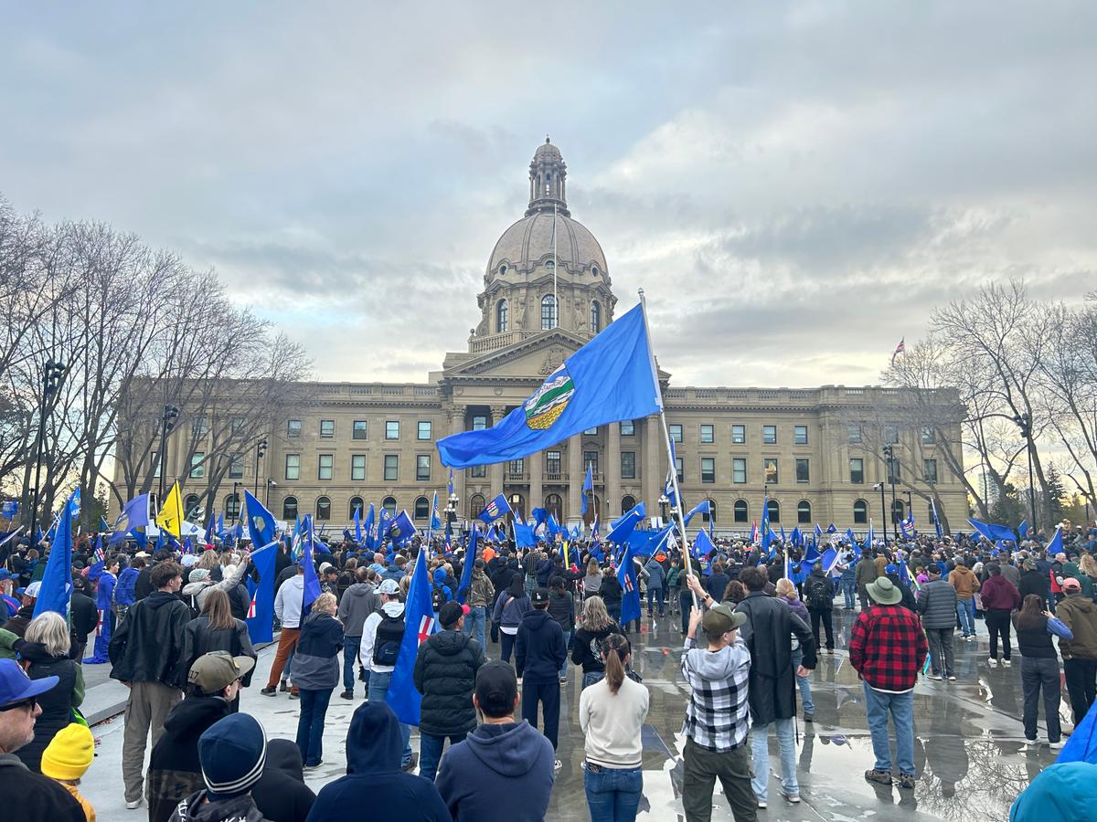 Thousands Gather in Edmonton in Support of Referendum for an Independent Alberta