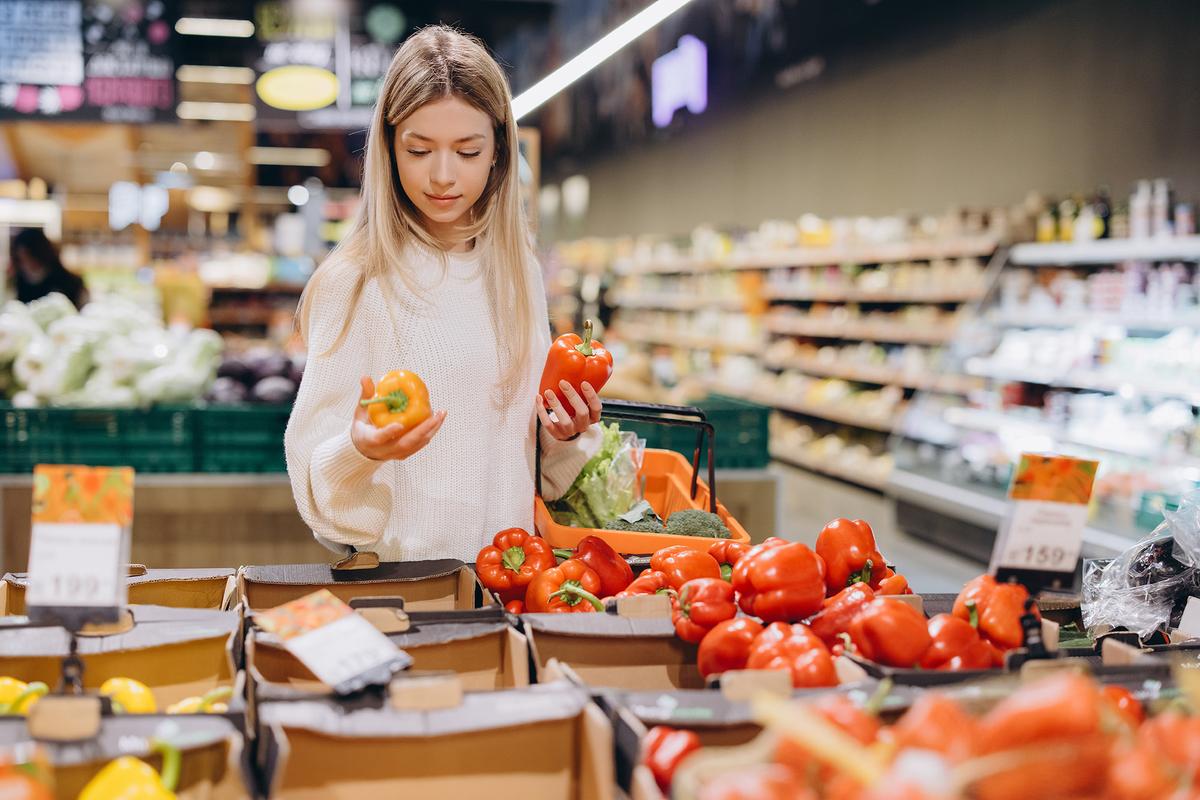 Buy your fresh groceries the day of your Thanksgiving feast. (Anatoliy Cherkas/Shutterstock)