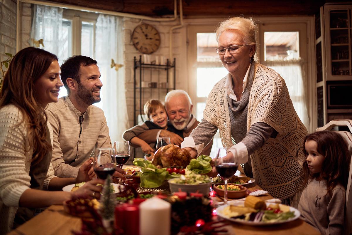 Your family will have precious Thanksgiving memories for years to come. (skynesher/Getty Images)