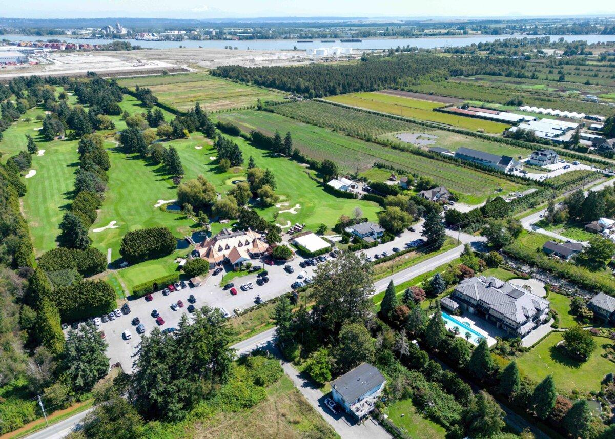 Houses and farmland along No. 6 Road and Country Meadows Golf Course, which fall within the boundaries of a Cowichan Nation aboriginal title claim, in Richmond, B.C., on Aug. 22, 2025. (The Canadian Press/Darryl Dyck)