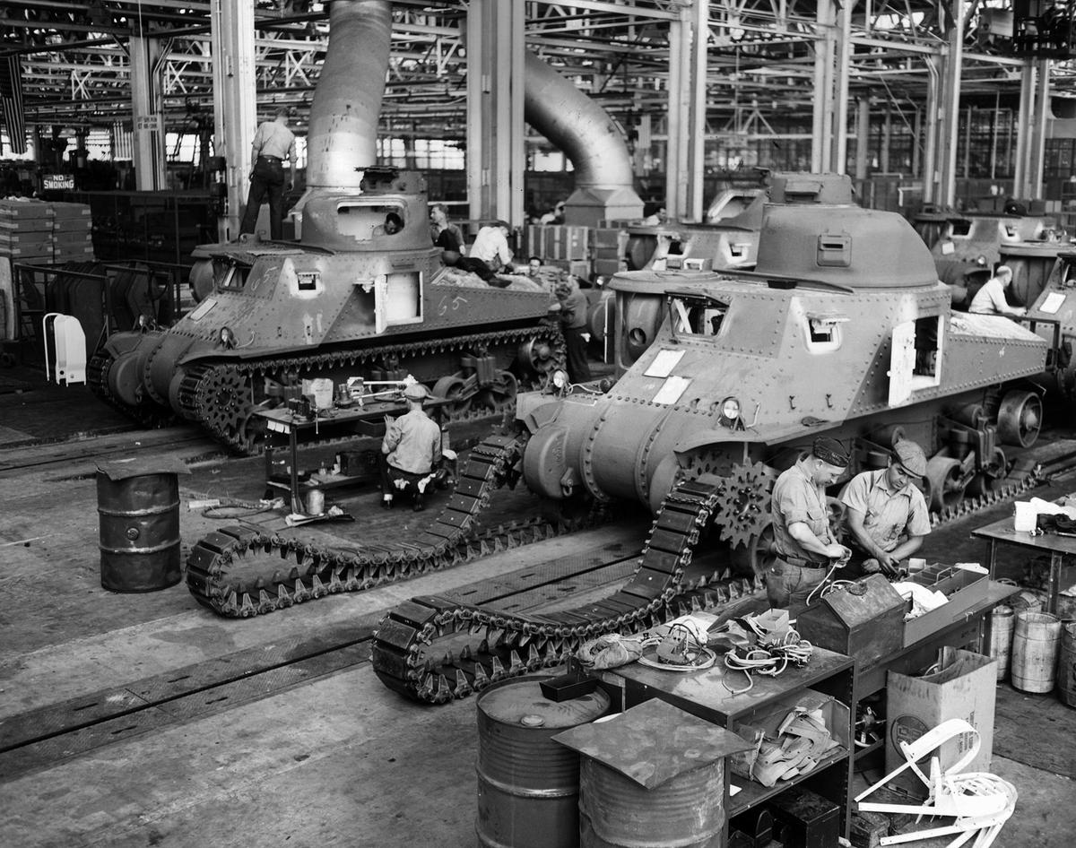 Workers assemble M-3 tanks in an American factory during World War II, circa 1942. (Hulton Archive/Getty Images)