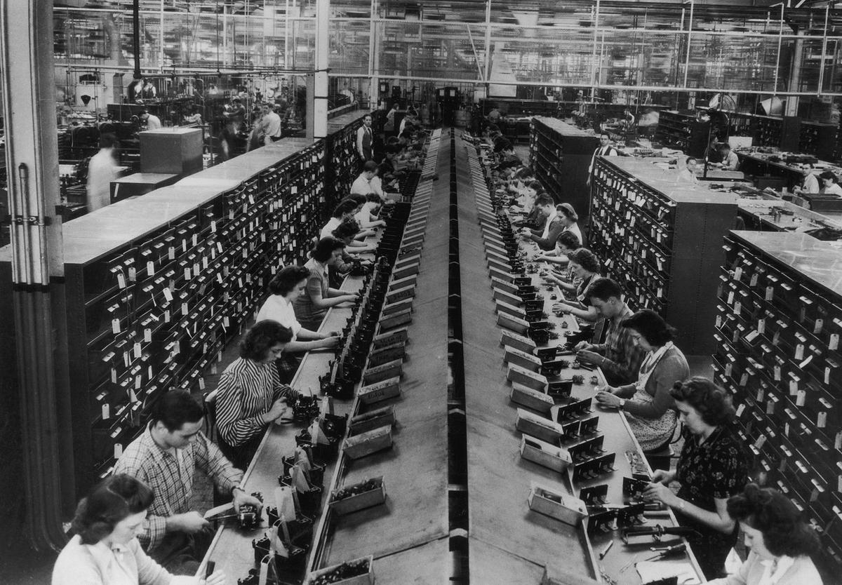 Workers assemble control units for tanks and aircraft in a factory, circa 1943. (FPG/Hulton Archive/Getty Images)