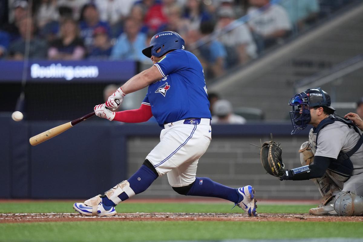 Kirk Homers Twice as Blue Jays End Playoff Skid by Thumping Yankees 10-1 in Game 1 of ALDS
