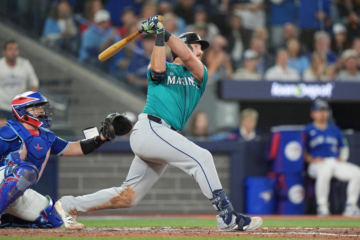 Raleigh Homers, Polanco Drives in 2 Runs and Mariners Beat Blue Jays 3-1 in ALCS Opener