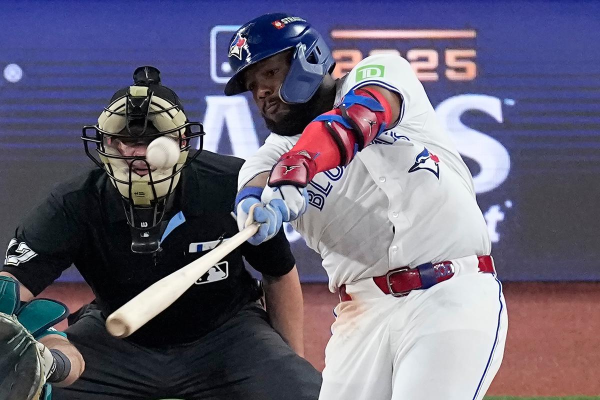 Guerrero Hits 6th Postseason Homer and Blue Jays Beat Mariners 6-2 to Force Game 7 of ALCS