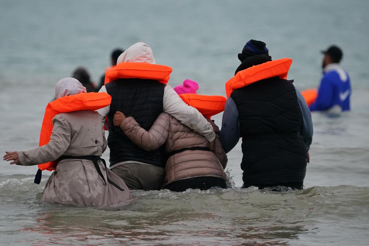 75 Migrants Deported to France and 51 Allowed Into UK Under Deal