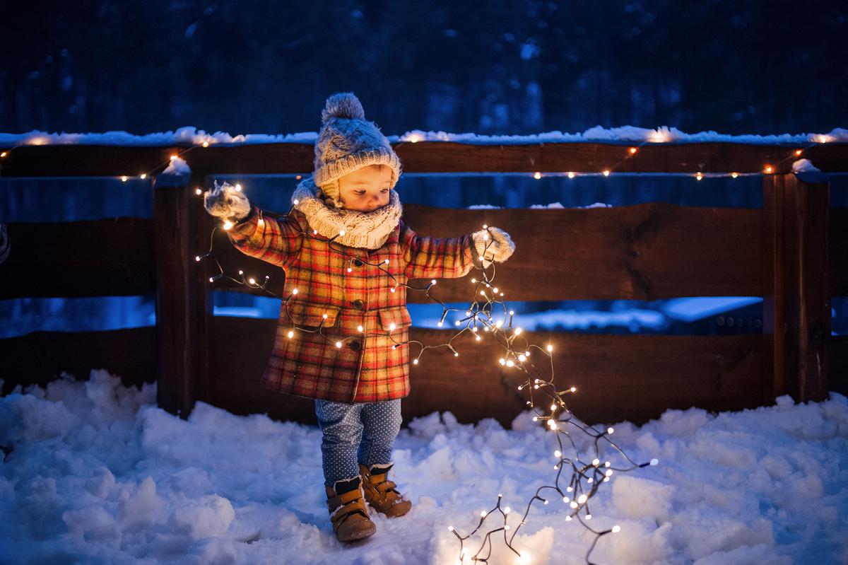 Simple lighting adds a sense of celebration to outdoor spaces during darker winter evenings. (Halfpoint Images/Getty Images)