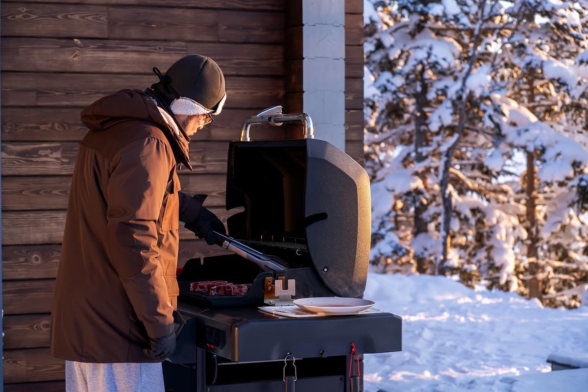 Grilling in the winter can be an unexpectedly fun and rewarding activity. (Mariyariya/Getty Images)