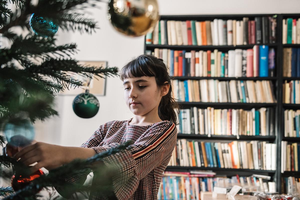 A quiet corner with twinkling lights and festive decorations sets the stage for enjoying Christmas stories away from the holiday rush. (golero/Getty Images)
