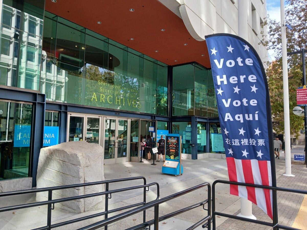 Californians line up to vote in the Nov. 4, 2025, special election regarding the<br/>Proposition 50 redistricting plan at the California Museum in Sacramento. (Travis Gillmore/The Epoch Times)