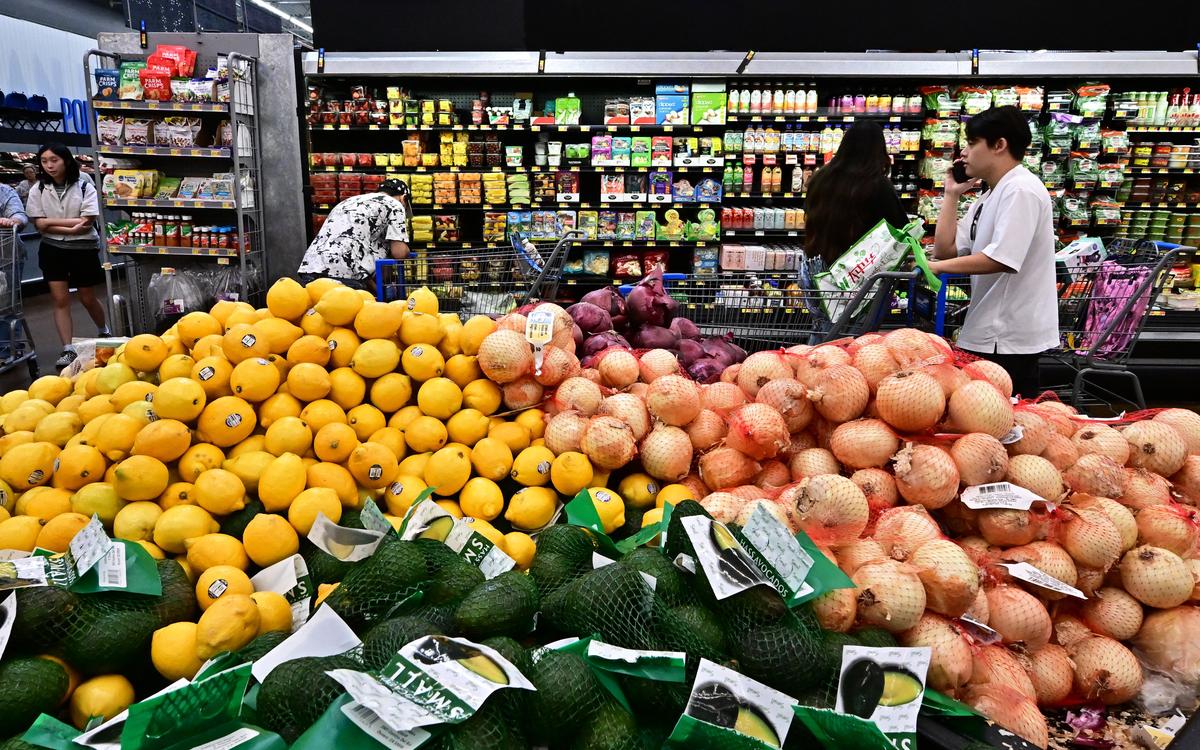 Register Glitch Leads to Christmas Cheer for Shoppers at Texas H-E-B Store