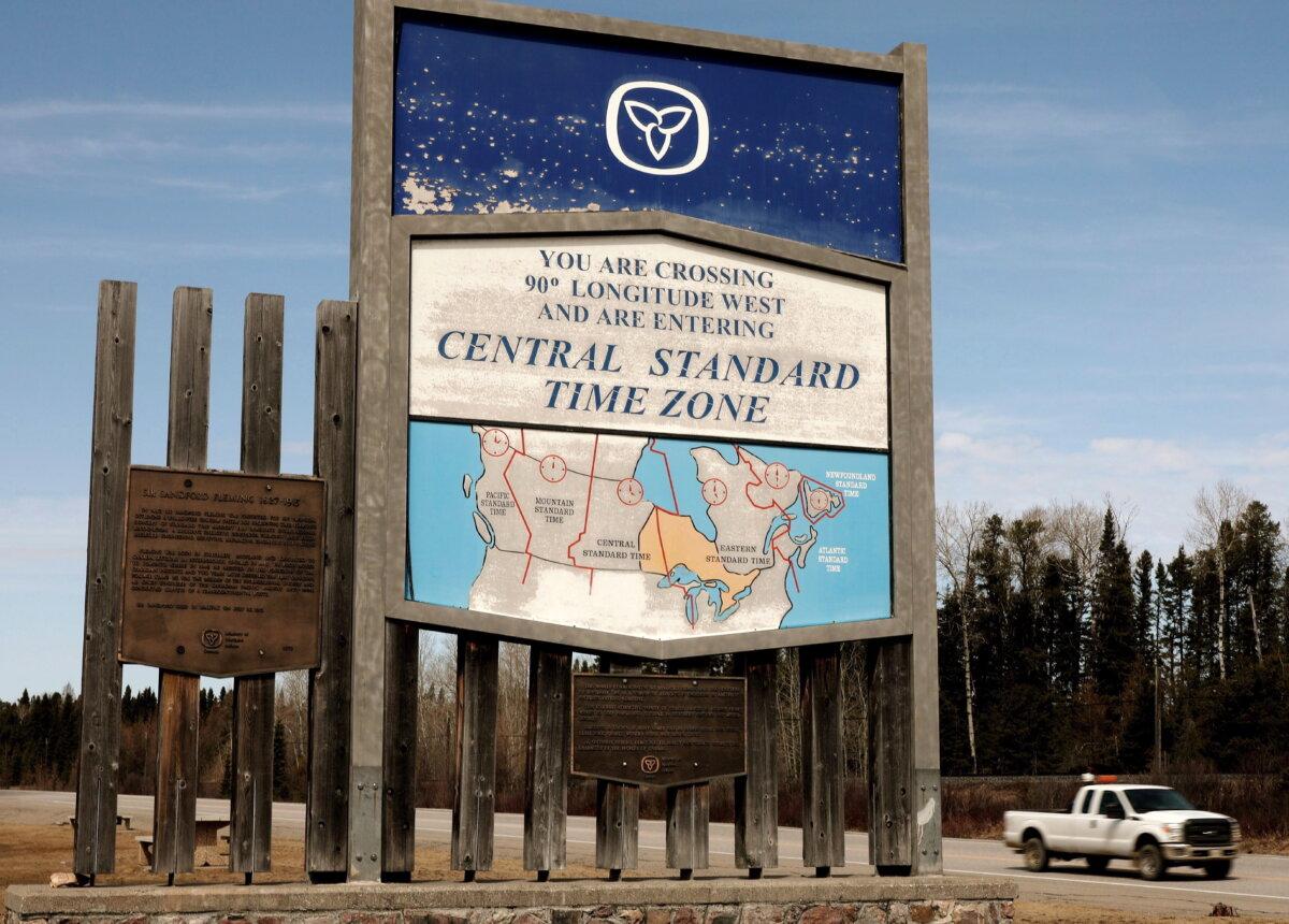 A sign on the TransCanada Highway west of Thunder Bay, Ont., indicating a change in time zone. The plaque on the left commemorates Sir Sandford Fleming for his role in the adoption of a standard time. (The Canadian Press/Colin Perkel)