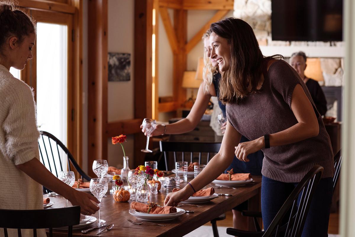 With a bit of prep and delegation, post-dinner cleanup can become a shared responsibility that everyone chips in for. (The Good Brigade/Getty Images)