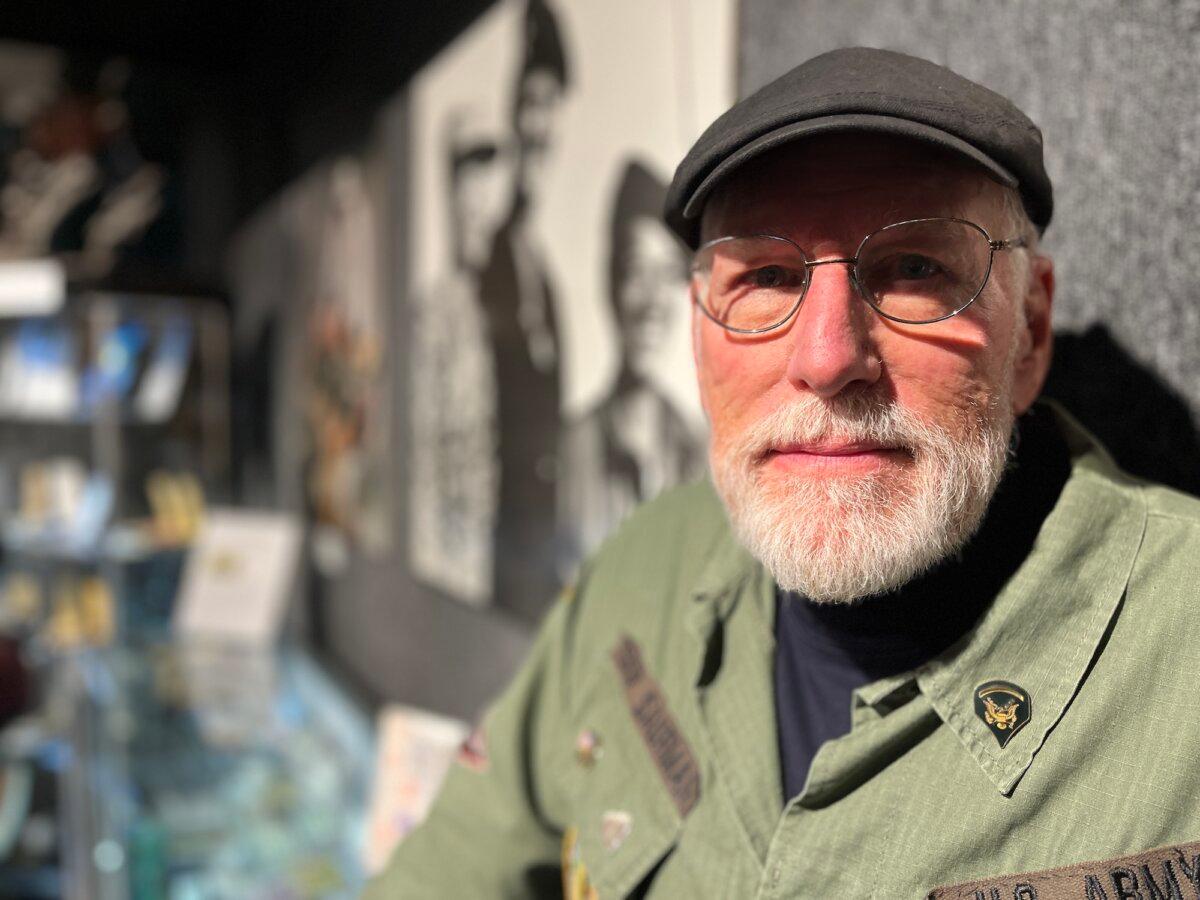 Vietnam veteran Skip Saurman from Santa Fe, N.M., attends a Veterans Day memorial service at the Vietnam Veterans Memorial in Angel Fire, N.M., on Nov. 11, 2025. (Allan Stein/The Epoch Times)