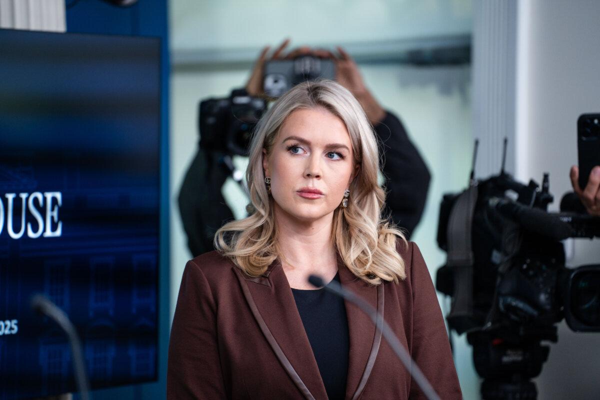 White House press secretary Karoline Leavitt speaks during a press briefing at the White House in Washington on Nov. 12, 2025. (Madalina Kilroy/The Epoch Times)