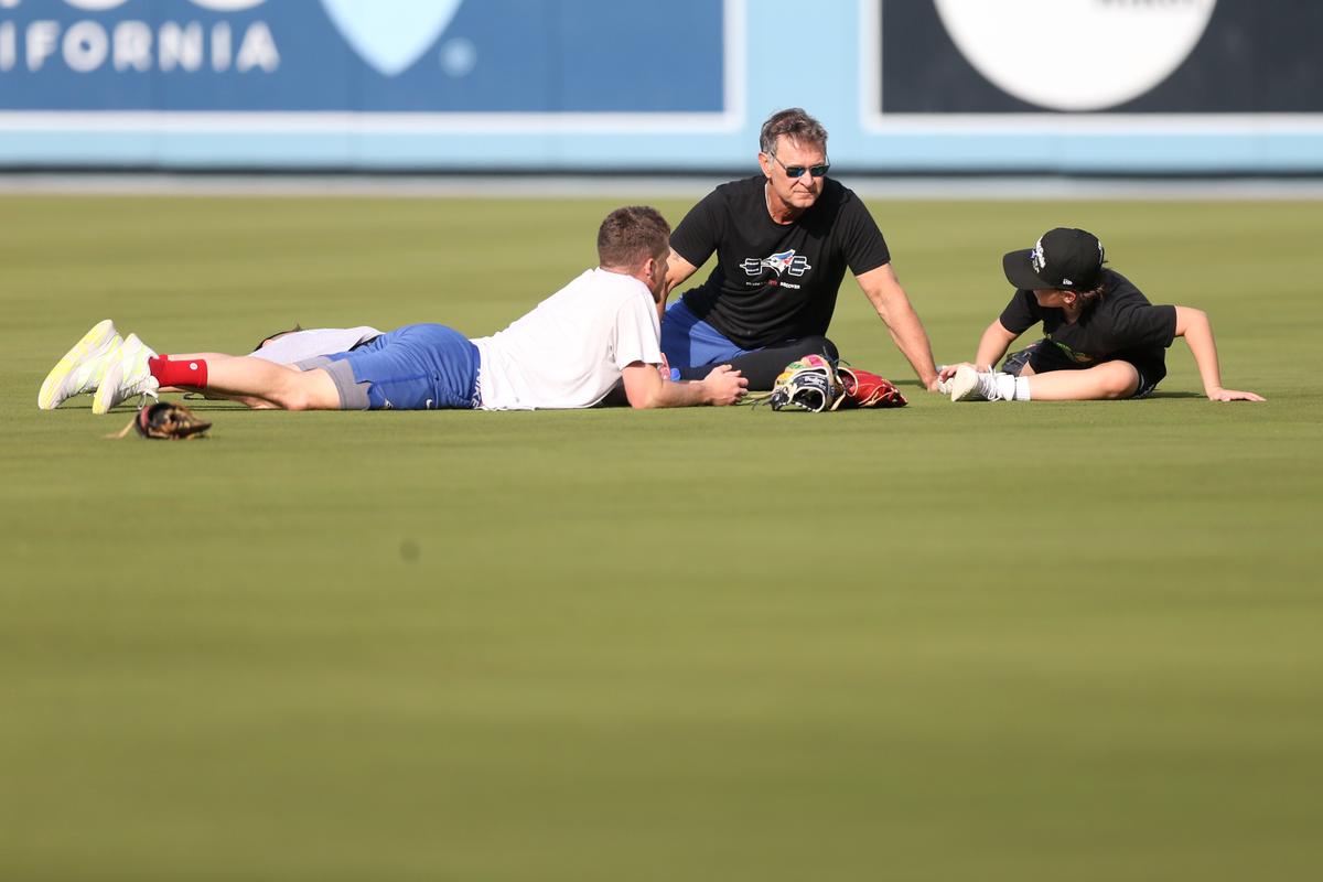 Don Mattingly (C) of the Toronto Blue Jays stretches in the outfield during a World Series workout day at Dodger Stadium in Los Angeles on Oct. 26, 2025. (Katharine Lotze/Getty Images)