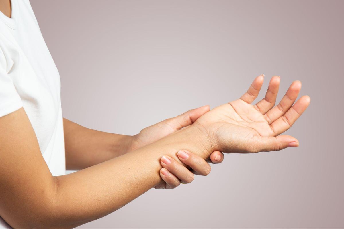 The Hidden Danger Behind Hand Numbness–and How to Protect Your Nerves