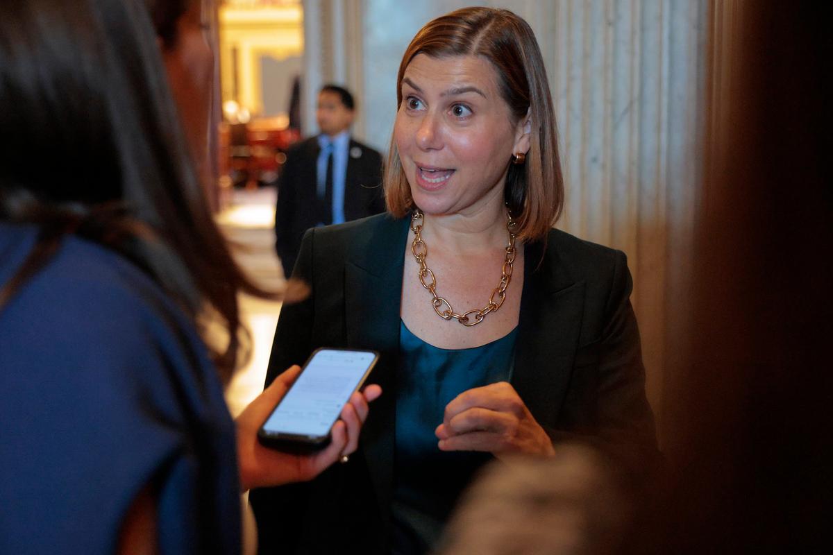 US Democratic Senator Warns Canada to Be Wary of Making Deals With China
