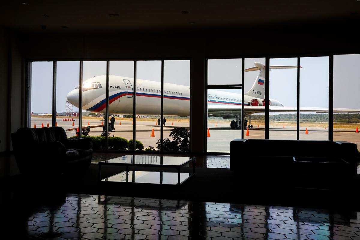 Venezuela Bans Six International Airlines That Observed US Airspace Warning