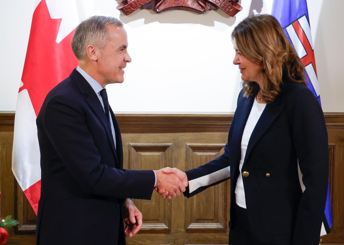 Carney, Smith Sign Pipeline Deal, Agree to Sweeping Energy Policy Changes