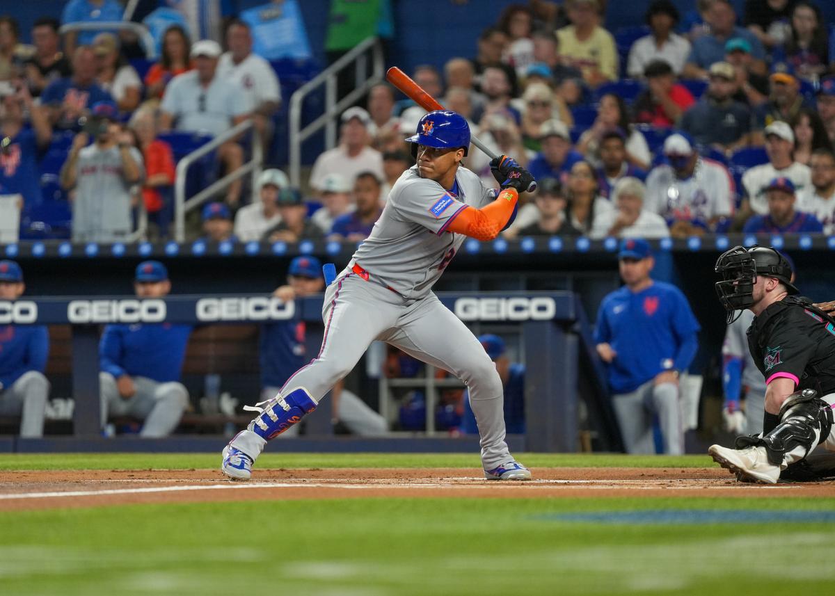 Juan Soto #22 of the New York Mets bats in the first inning against the Miami Marlins at loanDepot park in Miami, Fla., on Sept. 27, 2025. (Calvin Hernandez/Getty Images)