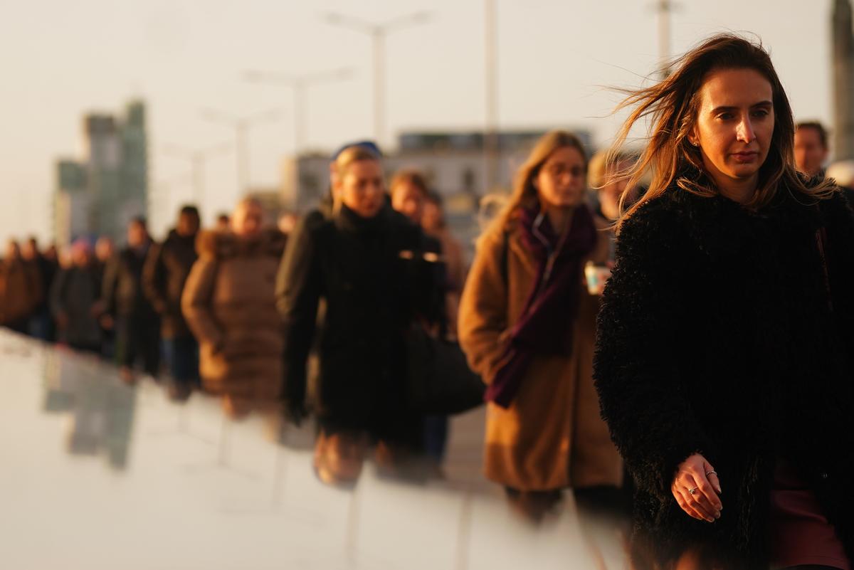 UK Private Sector Growth Slows Due to Business Caution Ahead of Budget