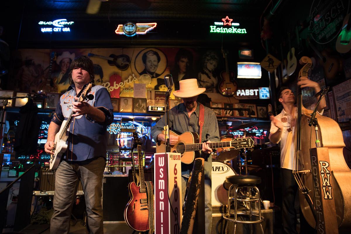 Nashville is known for its abundance of live bands performing daily in bars, music venues, and honky-tonks. (Agave Photo Studio/Shutterstock)