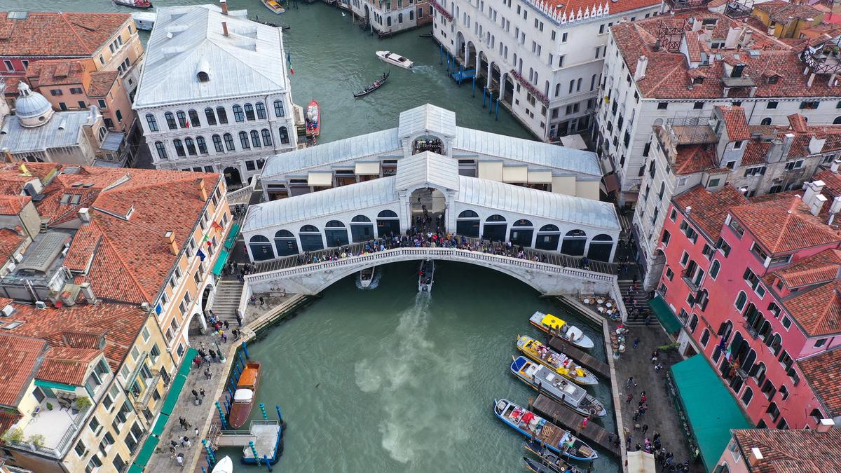 An aerial shot of Venice’s Rialto Bridge shows the arcaded gallery of shops that line both sides of the footbridge. (Aerial-motion/Shutterstock)