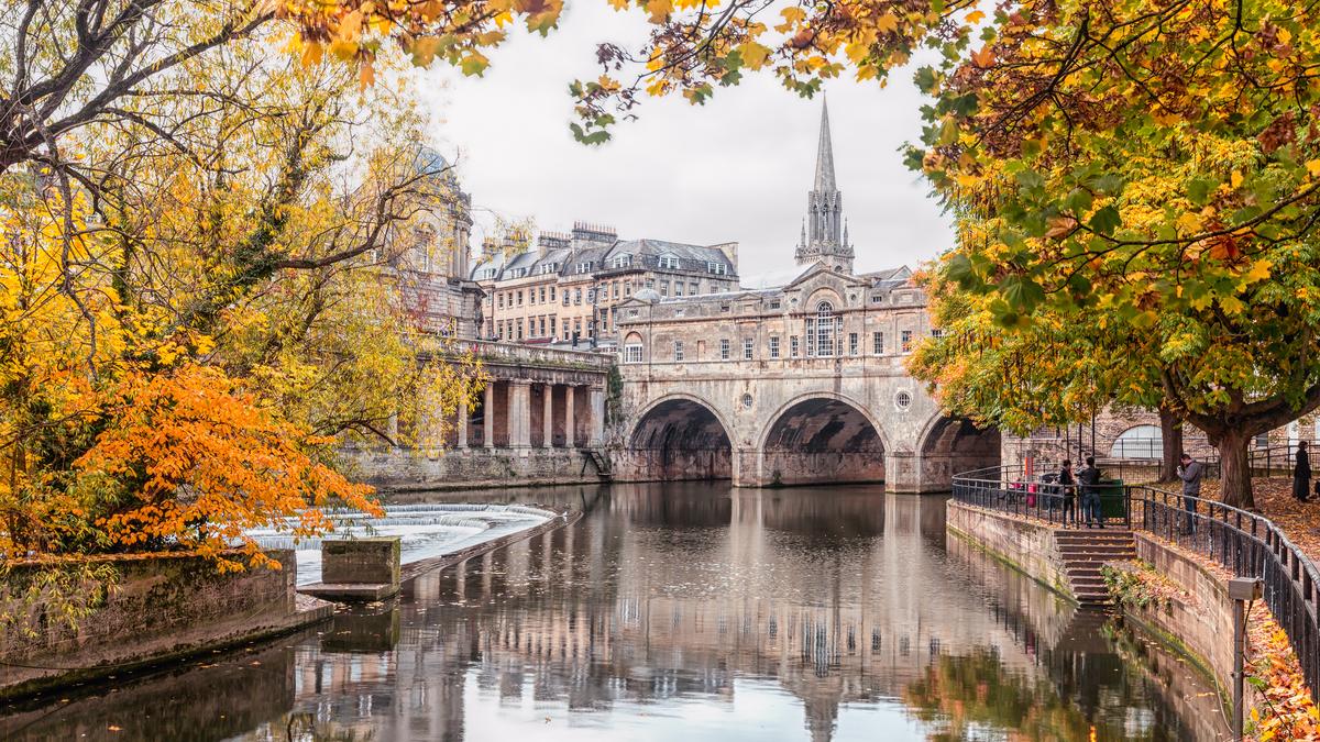 The 148-foot-long Pulteney Bridge crosses the Avon River in Bath, England. Architect Robert Adam’s Palladian design consists of three equidistant, segmental arches made of Bath stone, a local honey-colored limestone. (Denny Friday Studio/Shutterstock)