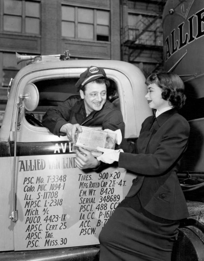 Actress Buff Cobb (R) as part of a radio program stunt, in March 1949. (Public domain)