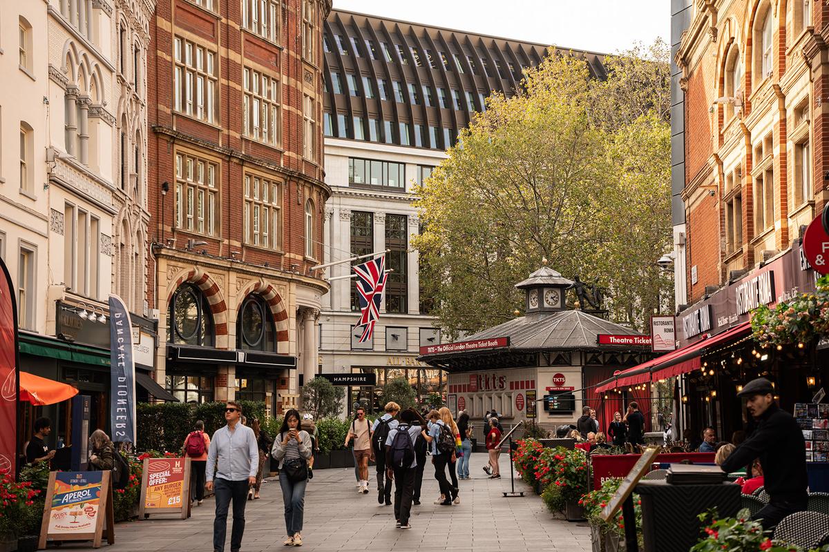 Once a fruit and vegetable market, Covent Garden is now known for its market halls, street performers, and artistic heritage. The Royal Opera House is located there. (Aleksandr Dyskin/Shutterstock)