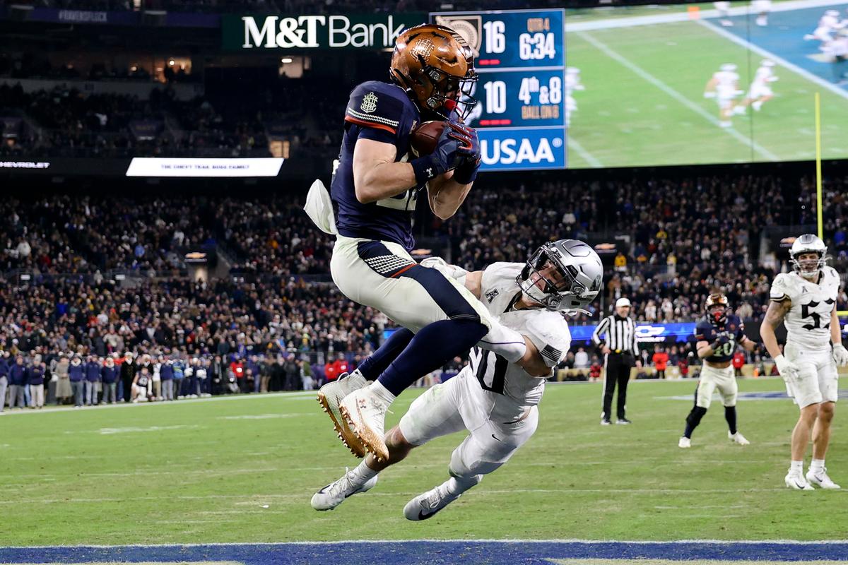 Horvath to Heidenreich on 4th-and-Goal Leads No. 22 Navy to 17–16 Win Over Army