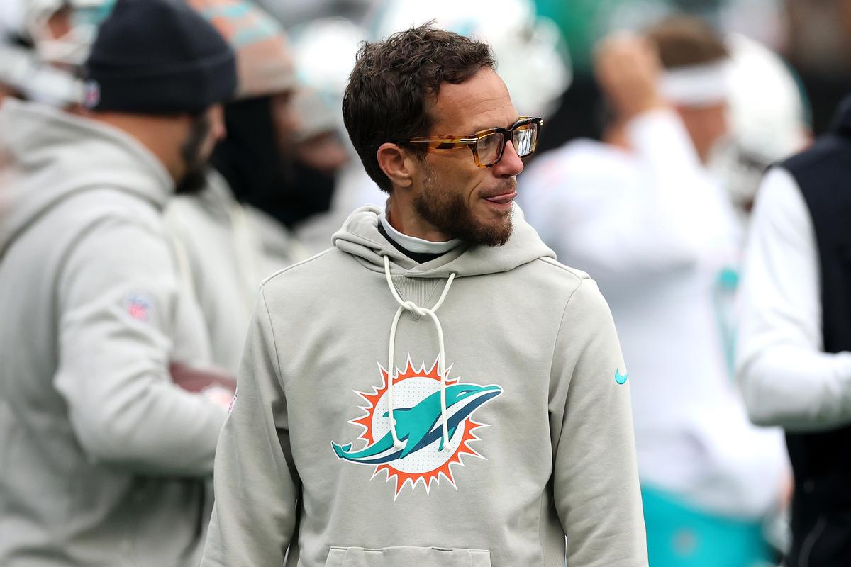 Miami Dolphins Coach McDaniel Doesn’t Rule out QB Change After Loss to Steelers