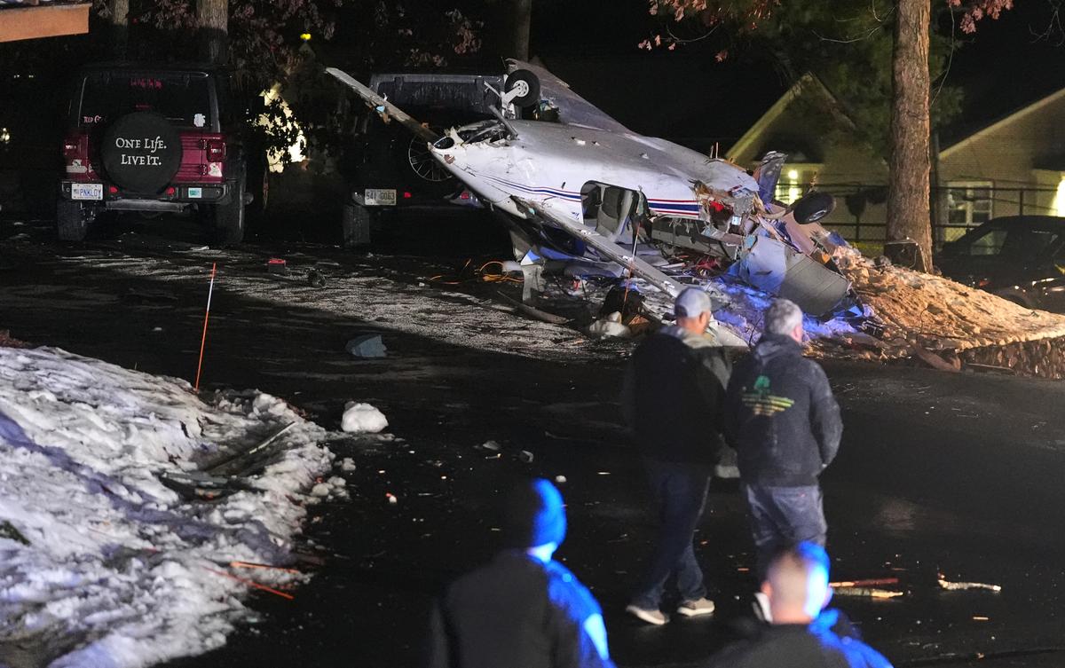 Small Plane Crashes Into New Hampshire Condominiums