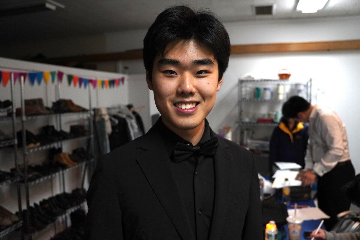 Singer Kevin Zhang at the United Presbyterian Church in Middletown, N.Y., on Dec. 20, 2025. (Oliver Mantyk/The Epoch Times)