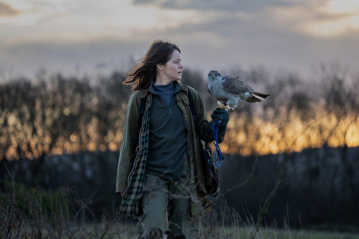 Helen MacDonald (Claire Foy), in “H Is for Hawk.” (Roadside Attractions/MovieStillsDB)