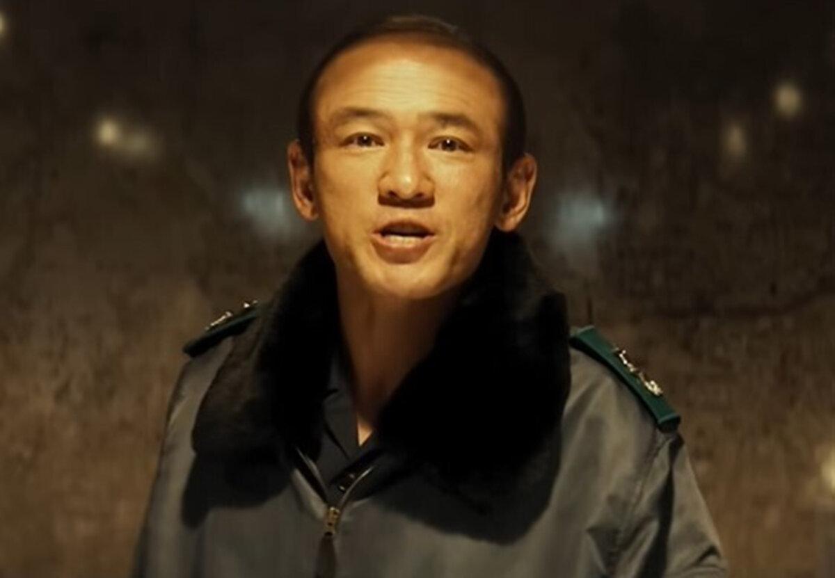 Chun Doo-gwang (Hwang Jung-min) seizes control, in “12.12: The Day.” (GJW+)