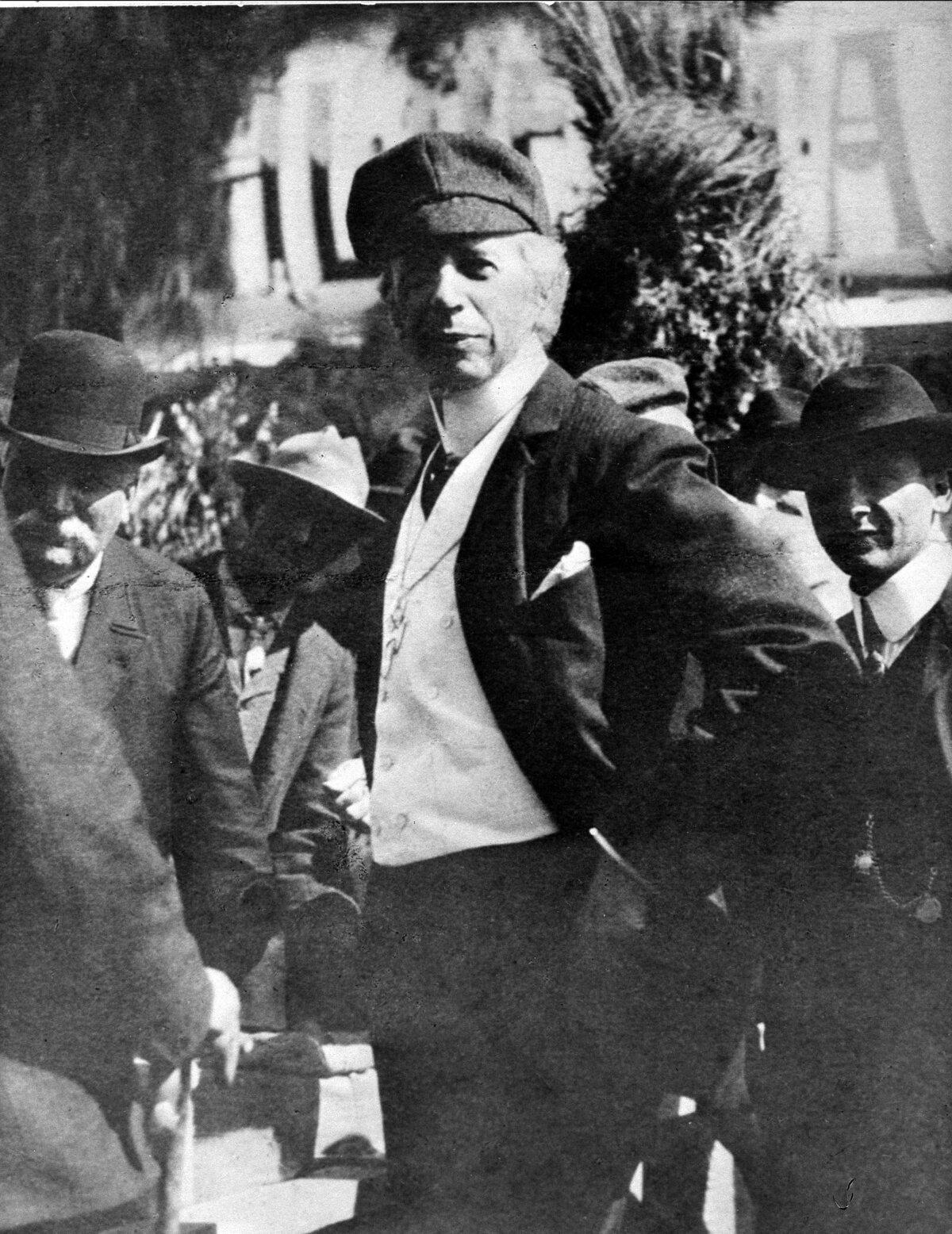Prime Minister Laurier on a trip to Western Canada in 1910. (CP Photo)