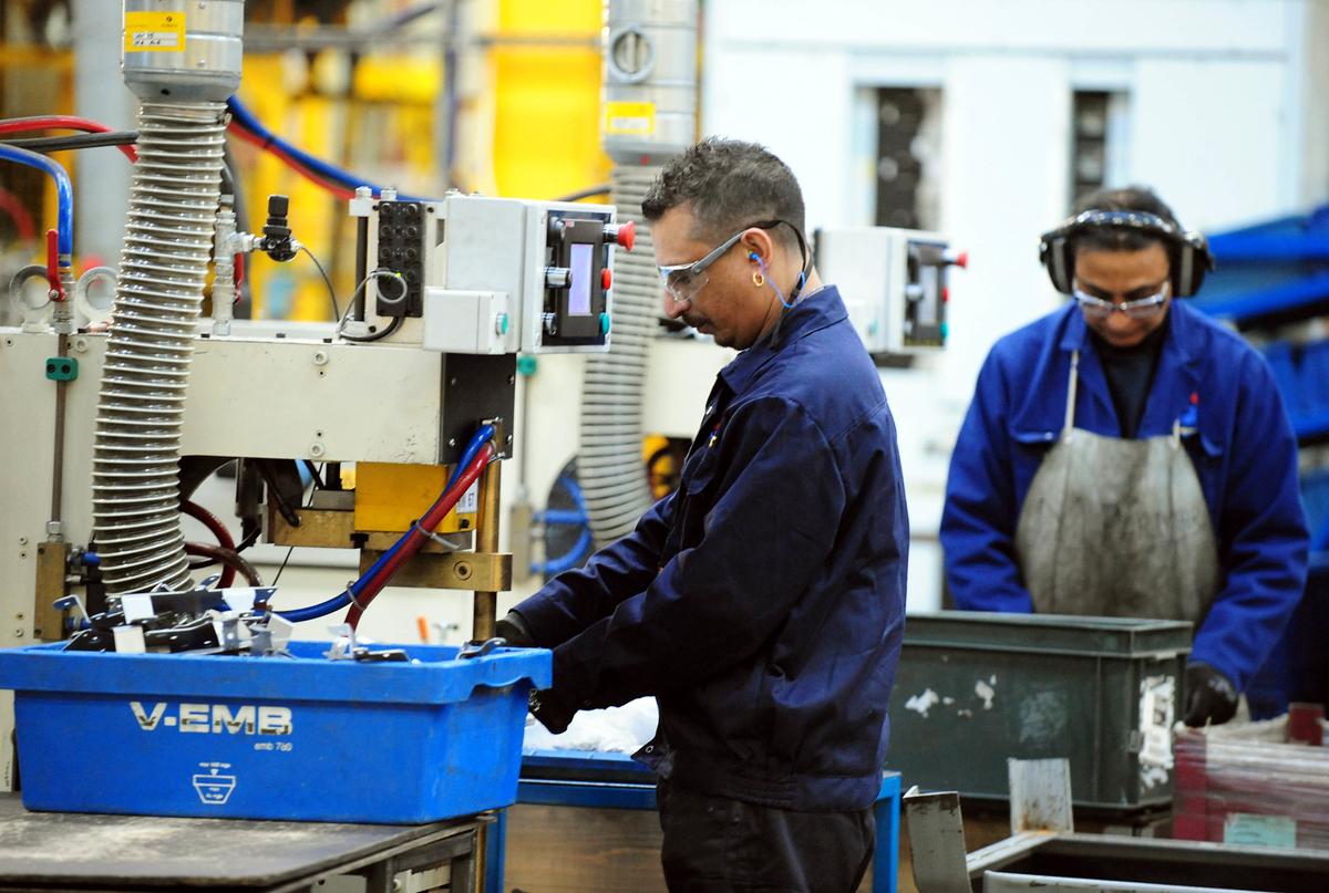 UK Manufacturing Sector Grows for First Time in a Year
