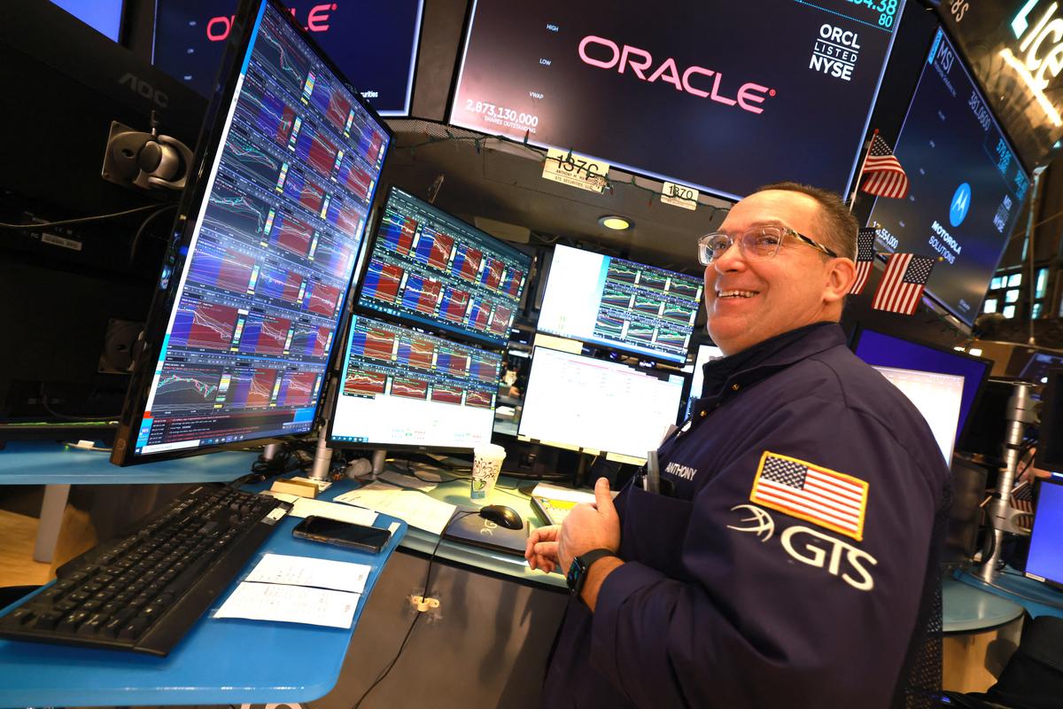 Oracle Shares Pop After Tech Giant Beats Estimates, Raises Revenue Outlook