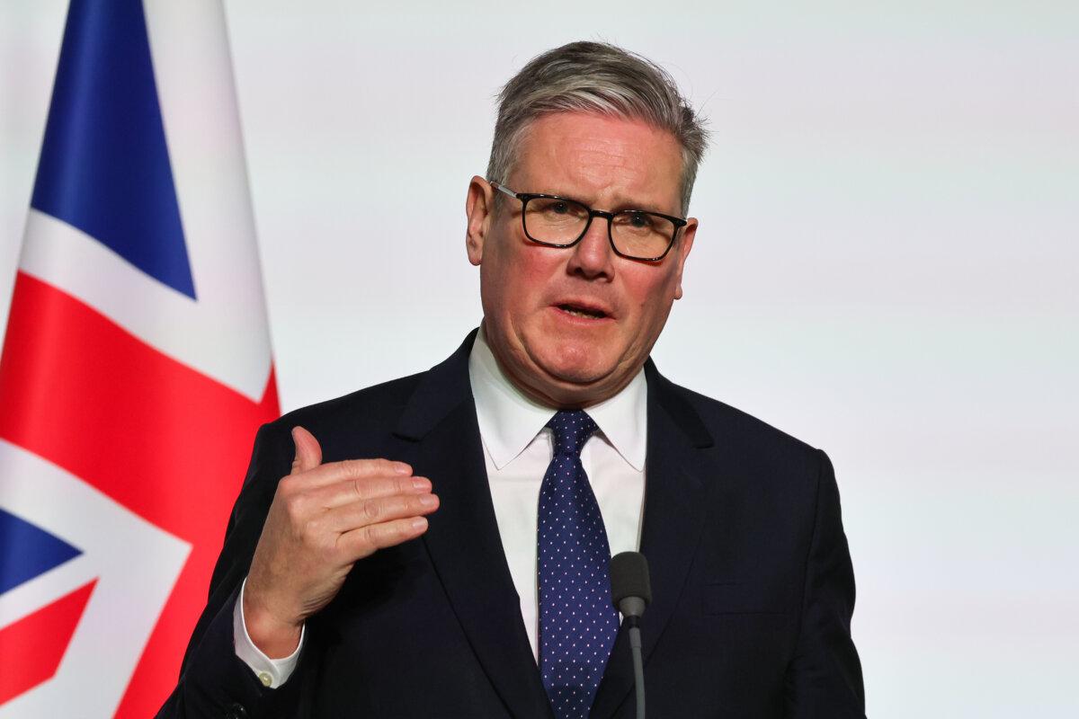 UK Prime Minister Keir Starmer delivers a speech at the Élysée Palace in Paris on Jan 6, 2026. (Ludovic Marin, Pool photo via AP)