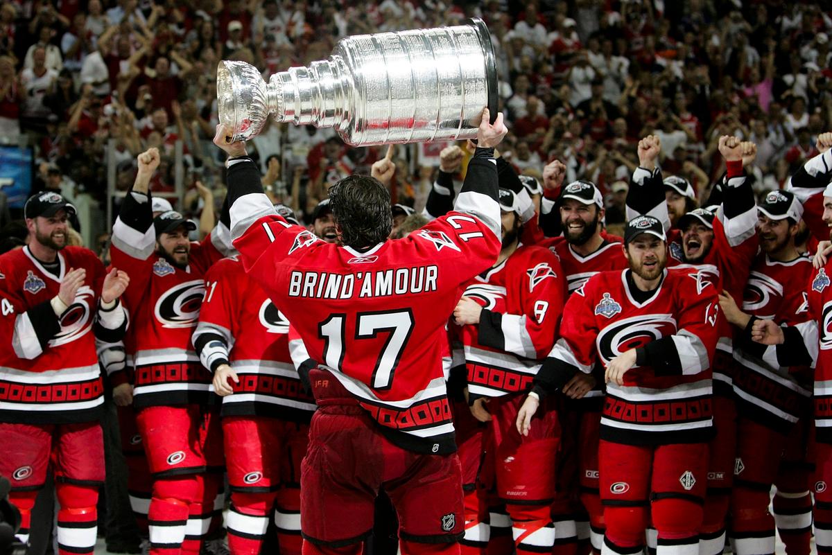 After Carolina’s 4-Game Winning Streak, Hurricanes Top NHL Metropolitan Division