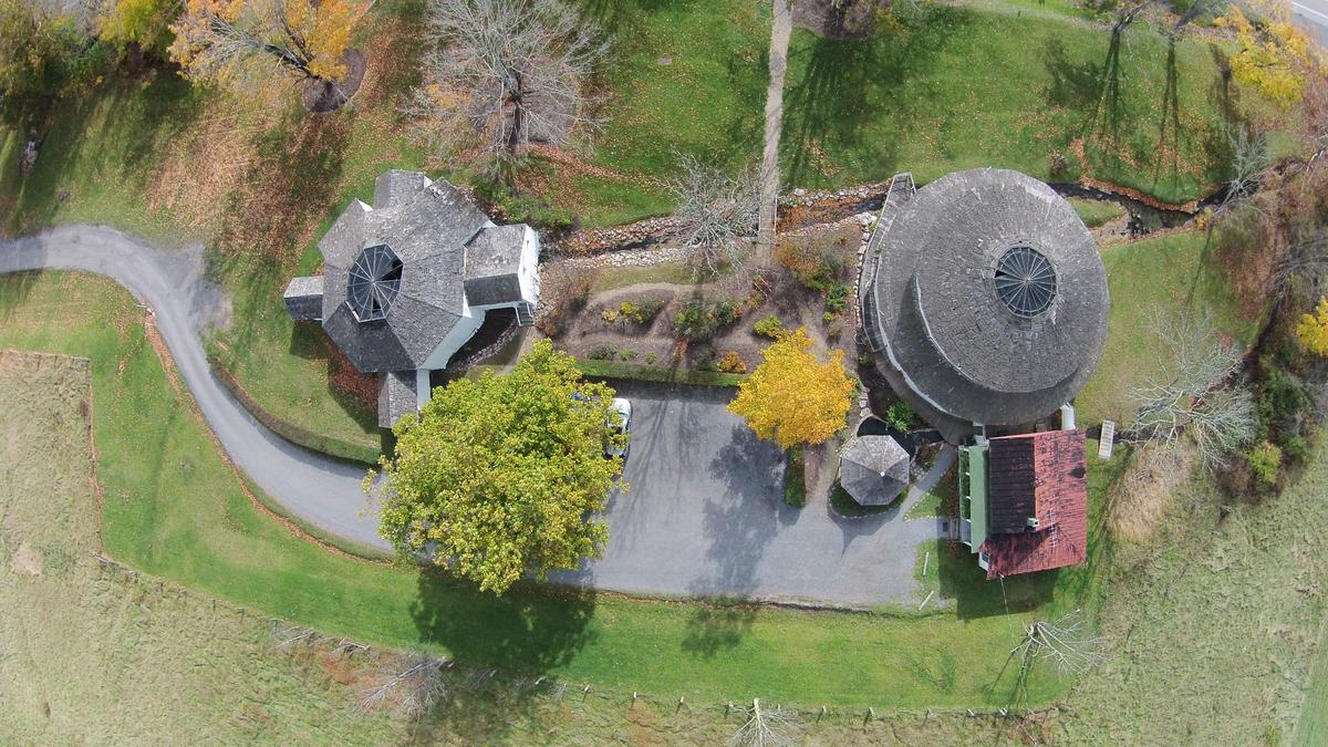 Aerial view of bathhouses (formerly called Jefferson Pools): (L) the men’s octagonal basin and the former Ladies' Bath. (Omni Hotels & Resorts)