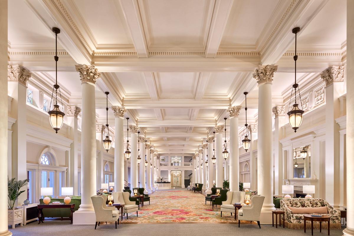 Featuring 16 two-story Corinthian columns, the Georgian Revival Great Hall was the hotel’s first space constructed. (Omni Hotels & Resorts)