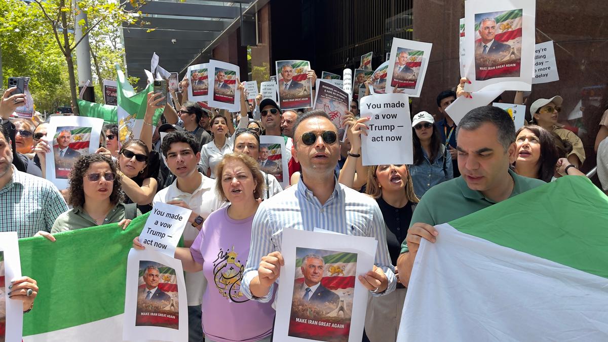Iranian Australians rally outside the U.S. Consulate holding signs of the Crown Prince of Iran Reza Pahlavi that read, Make Iran Great Again, calling for support of Iranian protestors in Sydney, Australia, on Jan. 13, 2026. (Adam Chiang/The Epoch Times)