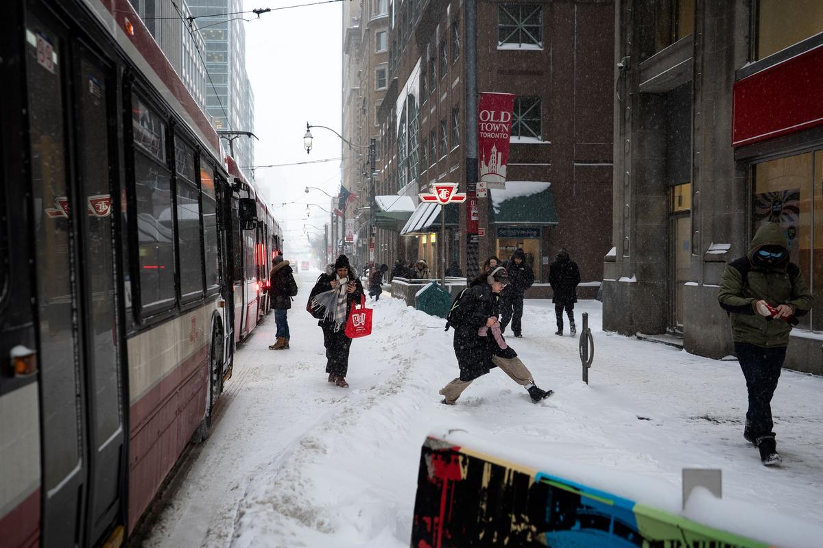 Schools Closed, Drivers Told to Stay Home as Snow Storm Blows Into Southern Ontario